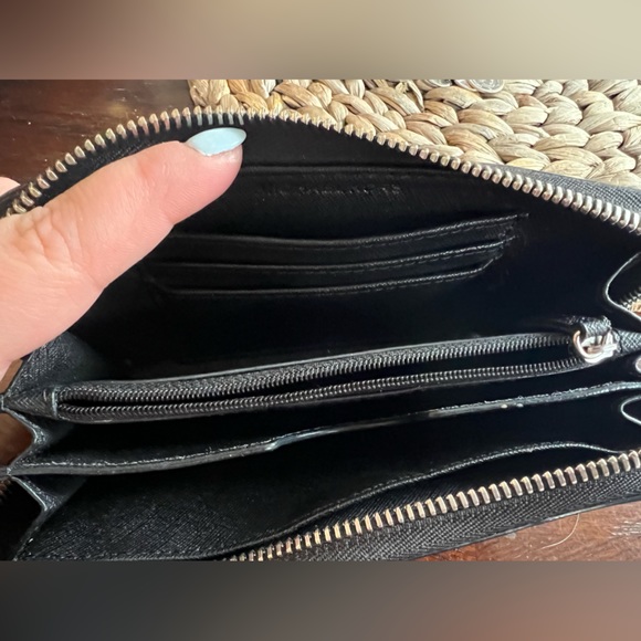 Michael Kors wallet - Picture 3 of 3